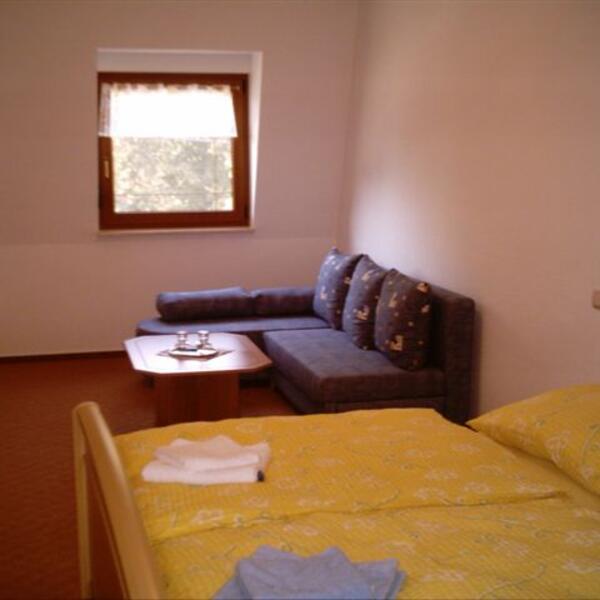 Restaurant & Pension "Zum Storchennest"