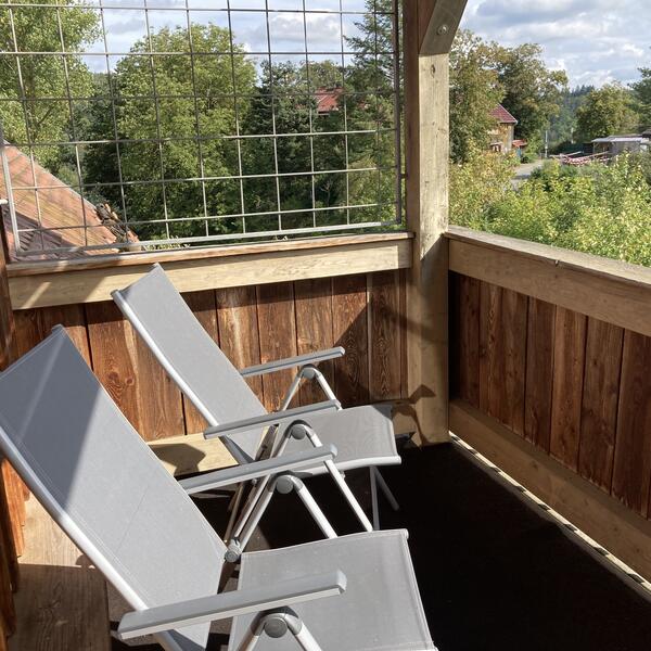 alle Wohnungen mit überdachtem Balkon