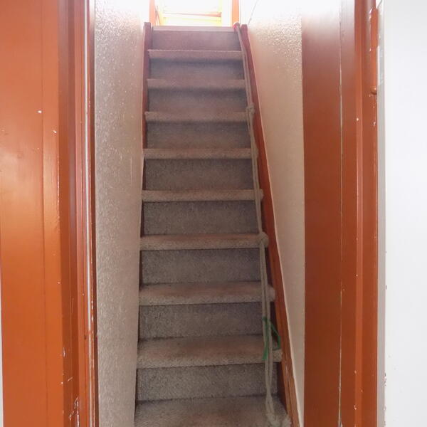 steile Treppe ins 2. OG