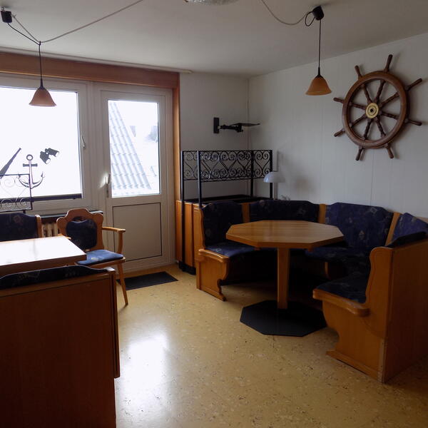 weiterer Aufenthaltsraum mit Balkon und Meerblick 1. OG