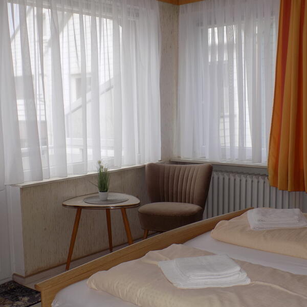 Schlafzimmer mit Balkon Sonnenseite