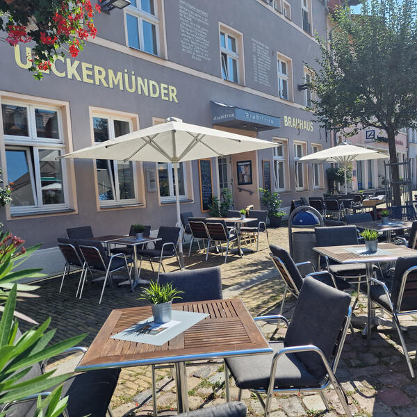 Marktterrasse im Sommer