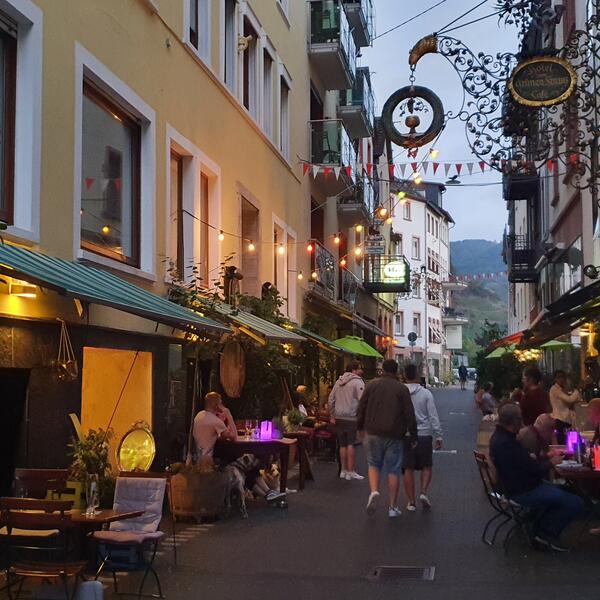 Romantische Altstadt am Abend