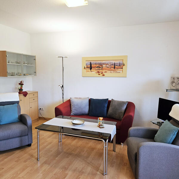 Wohnraum mit Ausgang zum Balkon mit Moselblick