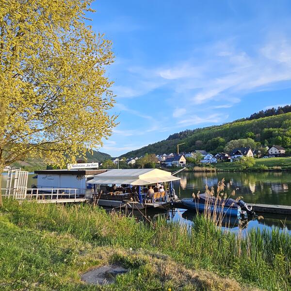 Moselwein genießen auf dem Pöntchen