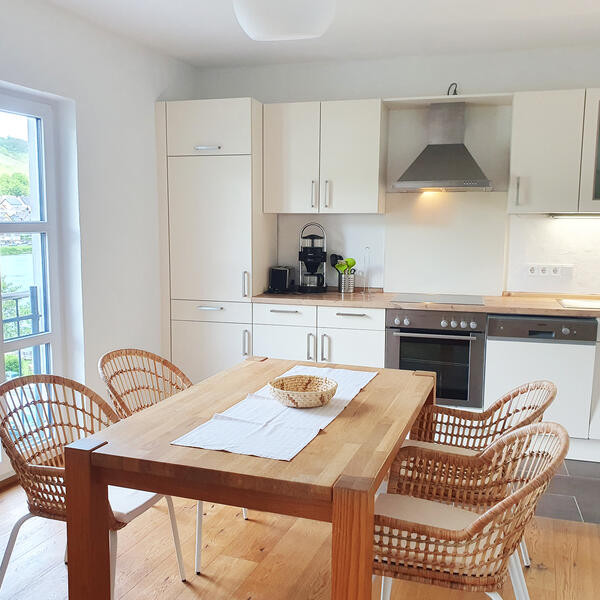 Die Fenster sind hier alle Bodentief zur Moselseite