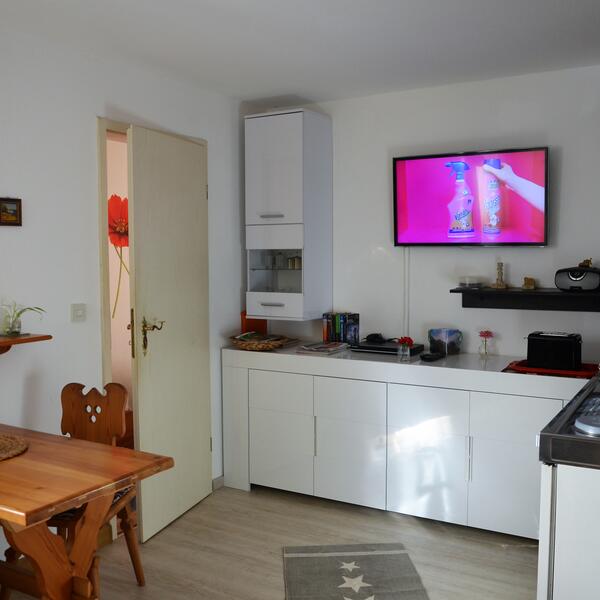 Haus 2 Wohnzimmer mit Küchenzeile