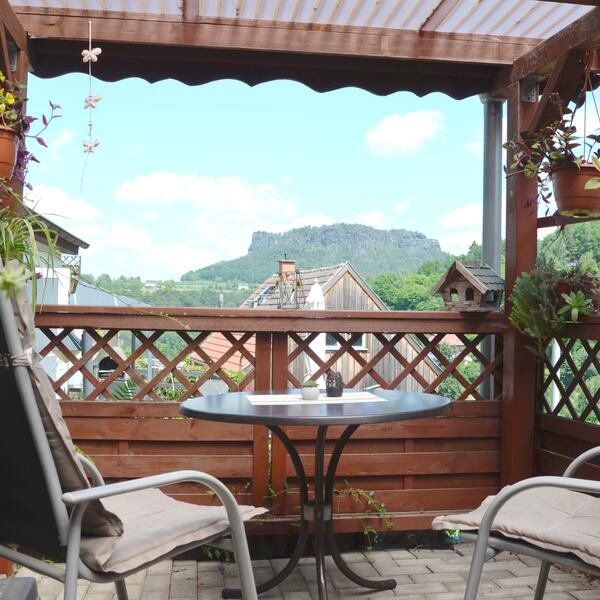 Haus 2 - Ihre Terrasse mit Blick zum Lilienstein.